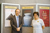 Under the guidance of Prof. Jack Cheng (left), Ms. Li Weihong (right) visits the Arts Museum